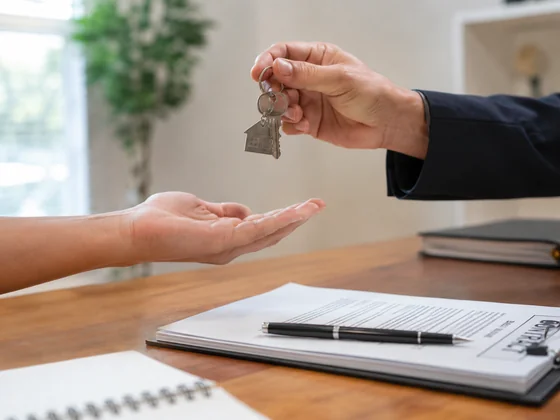 Keys to a Florida house handed over at a fast cash closing