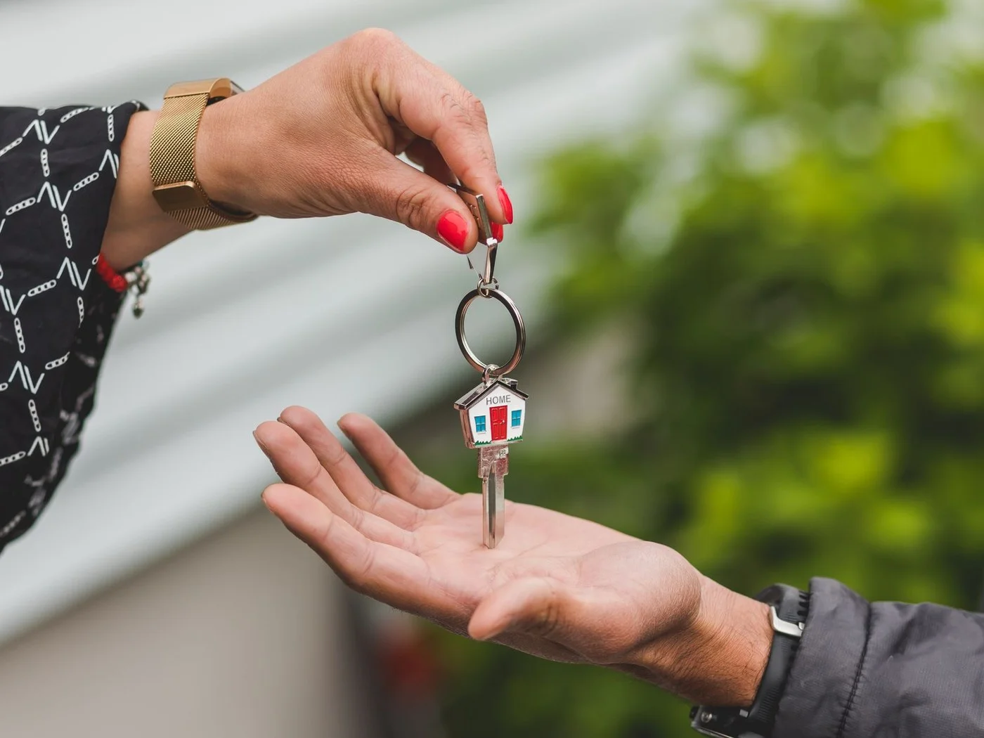 Handing over house keys after a simple sale